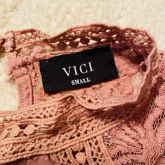 Vici mini Dress with Lace Detail, has Pockets |Size Small - Picture 3 of 10